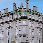 Executive Top Floor 1 Bedroom Apartment